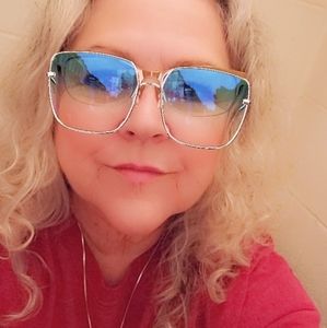 Meet your Posher, Janet